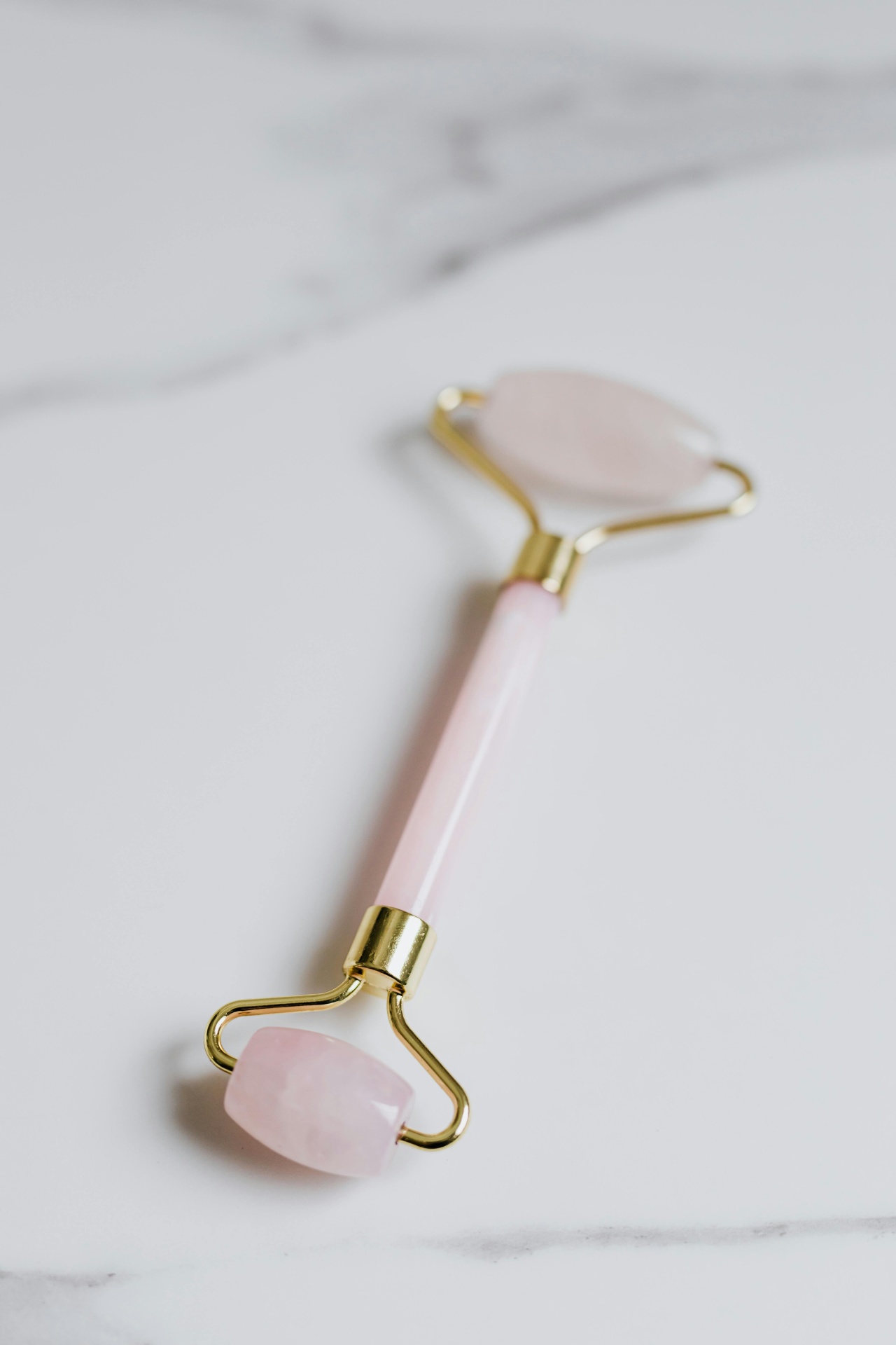 Jade roller and rose quartz roller side by side comparison