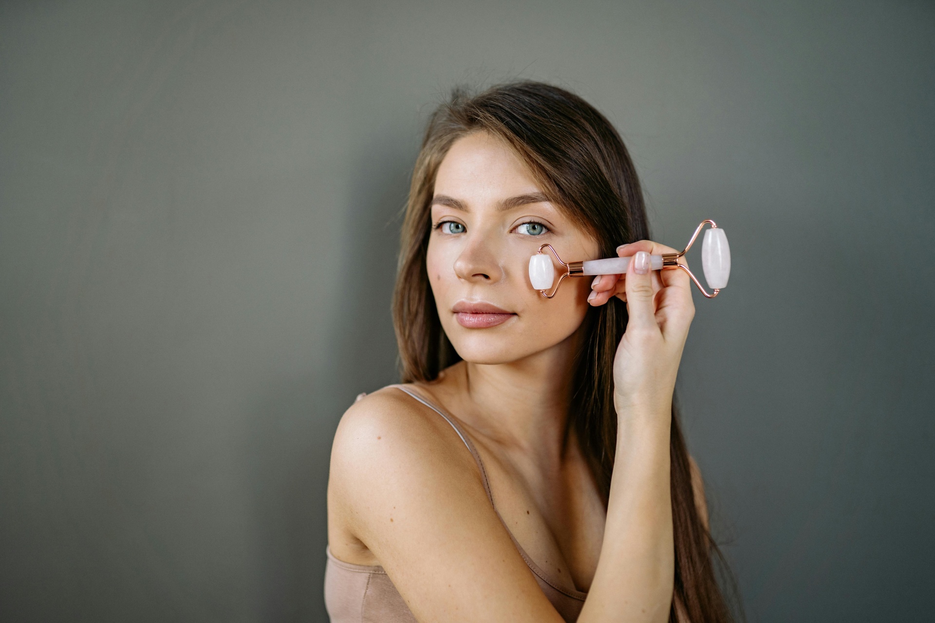 How to Combine Jade Roller with Serums & Moisturizers | JadeGuide