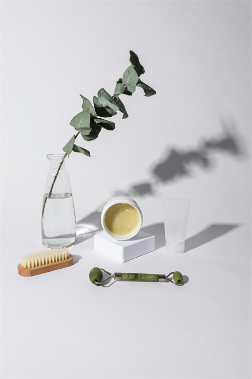 Jade roller gift set in premium packaging showing roller and gua sha presentation