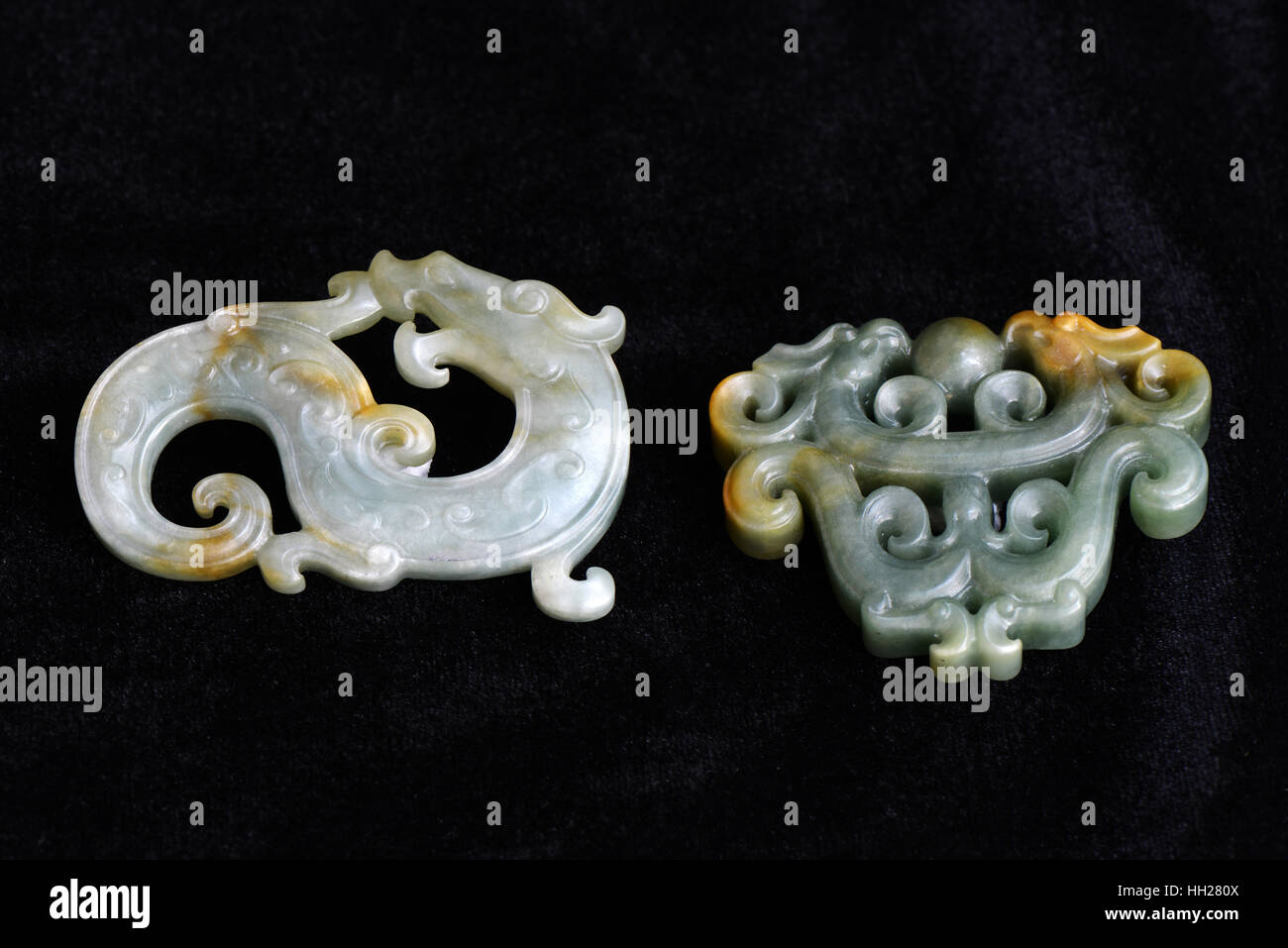 Traditional Chinese medicine jade facial roller artifact