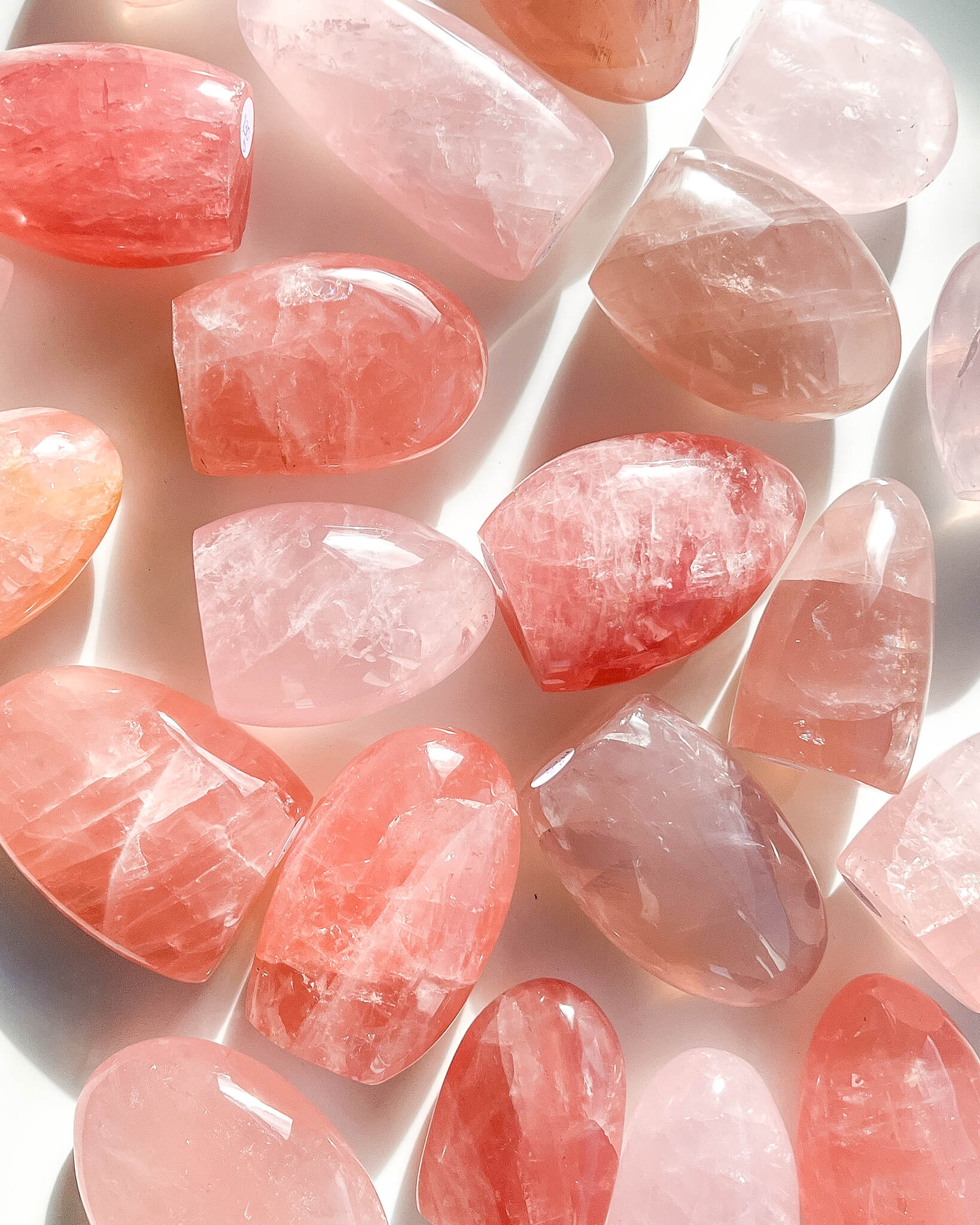 Rose quartz crystal close-up showing pink color variation